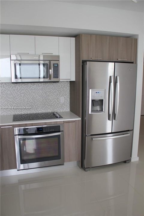 For Sale: $440,000 (1 beds, 1 baths, 777 Square Feet)