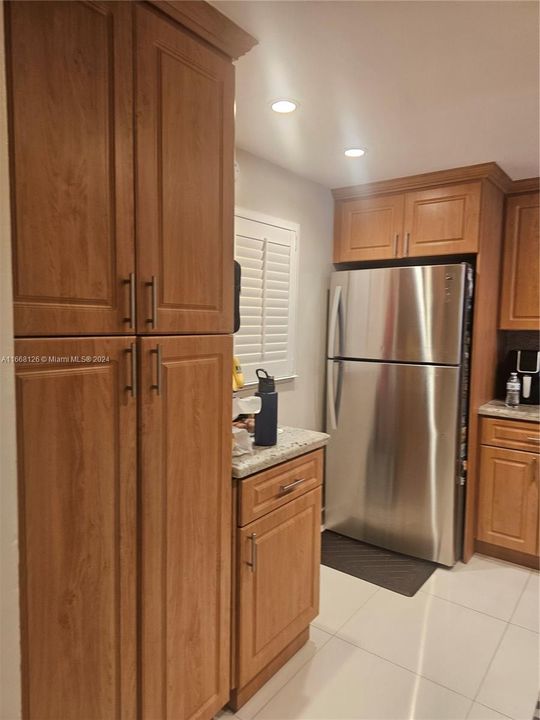 For Sale: $315,000 (2 beds, 2 baths, 965 Square Feet)