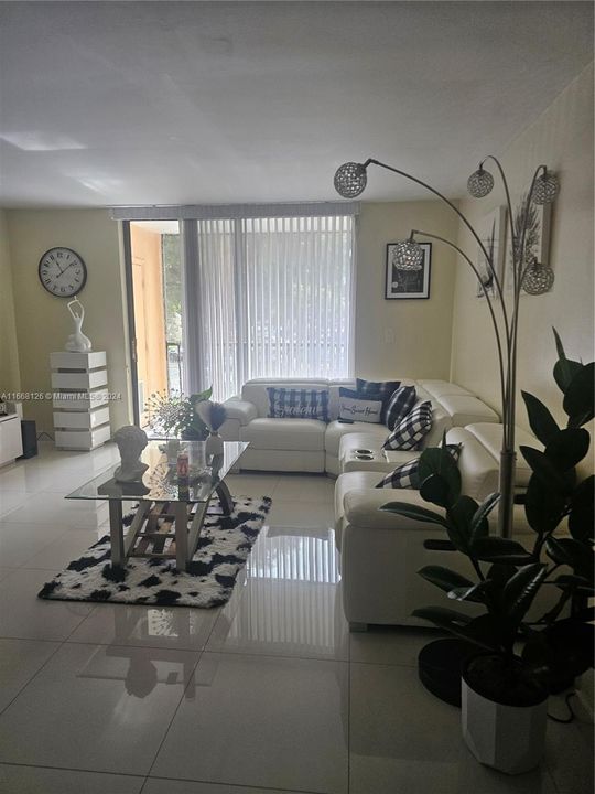 En Venta: $315,000 (2 camas, 2 baños, 965 Pies cuadrados)