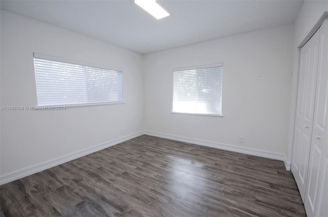 For Rent: $9,800 (3 beds, 2 baths, 1369 Square Feet)