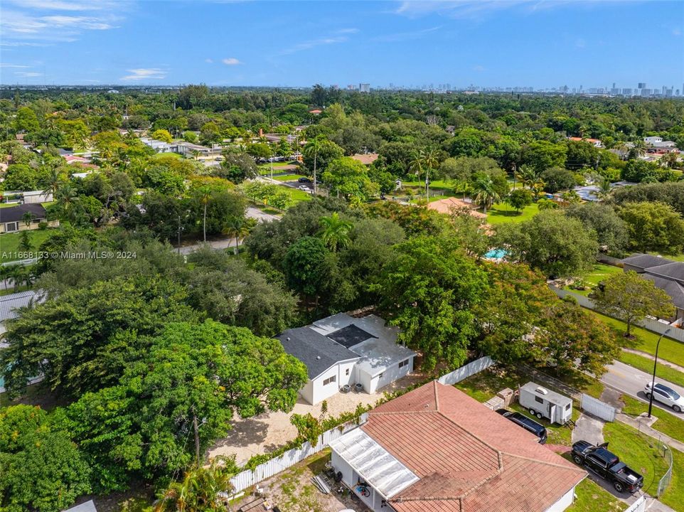 For Sale: $799,000 (4 beds, 2 baths, 1674 Square Feet)