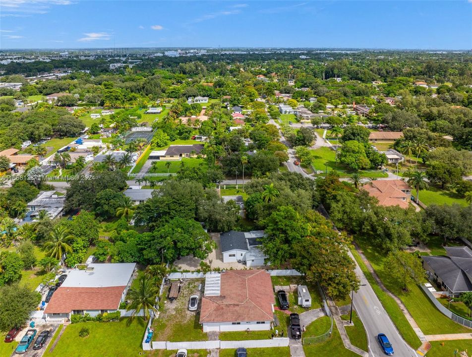 For Sale: $799,000 (4 beds, 2 baths, 1674 Square Feet)