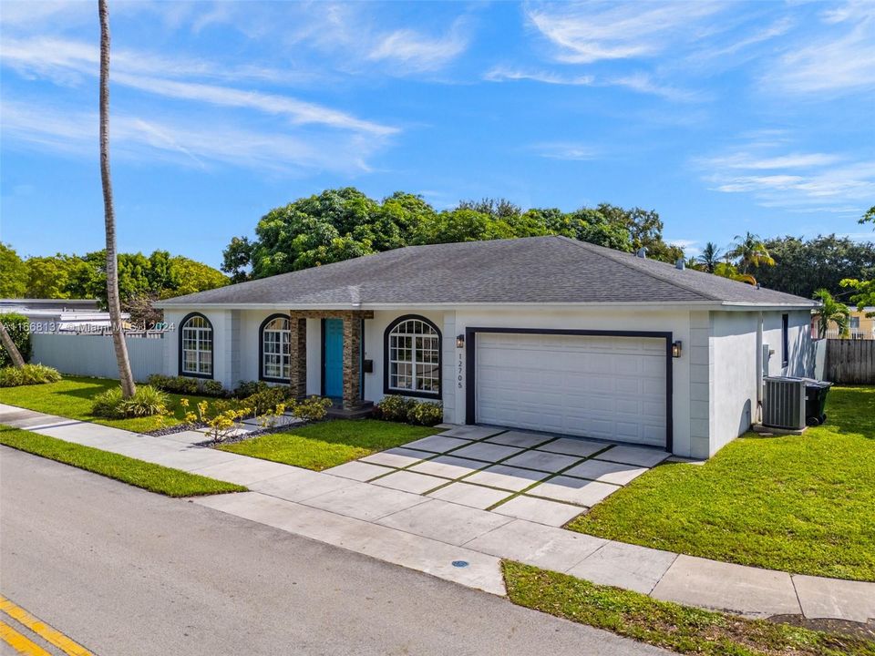 For Sale: $1,099,718 (4 beds, 3 baths, 1807 Square Feet)