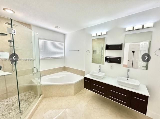 Active With Contract: $3,600 (3 beds, 2 baths, 1676 Square Feet)