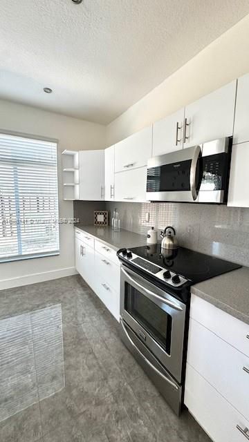 Active With Contract: $3,600 (3 beds, 2 baths, 1676 Square Feet)