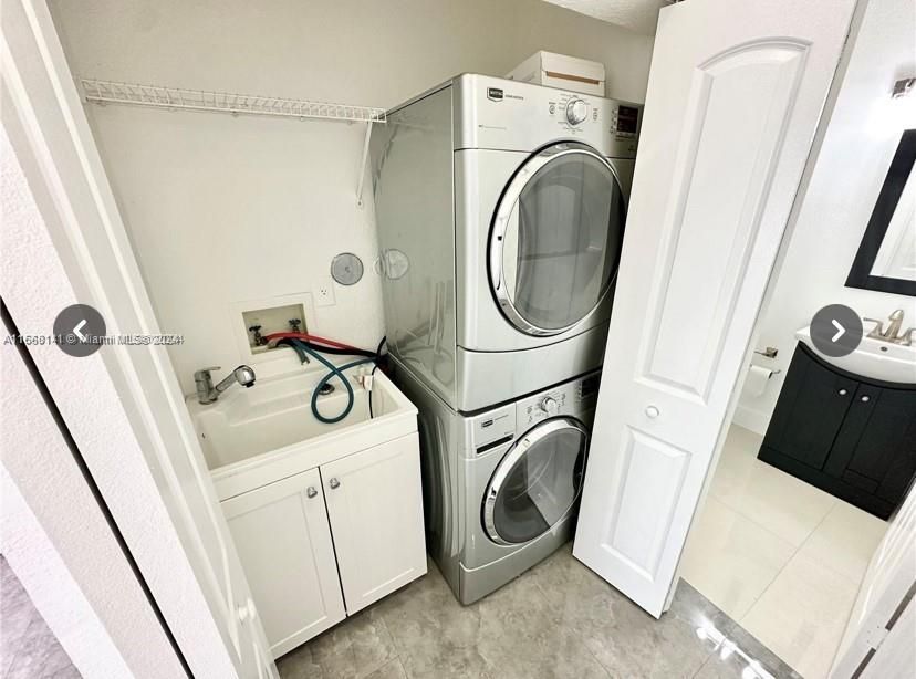 Active With Contract: $3,600 (3 beds, 2 baths, 1676 Square Feet)