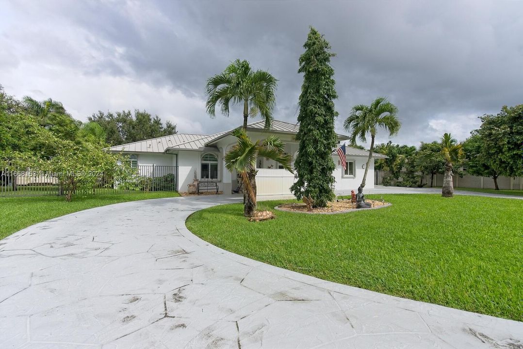 For Sale: $1,300,000 (4 beds, 3 baths, 2668 Square Feet)