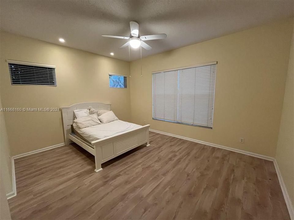 For Rent: $3,900 (3 beds, 3 baths, 1950 Square Feet)