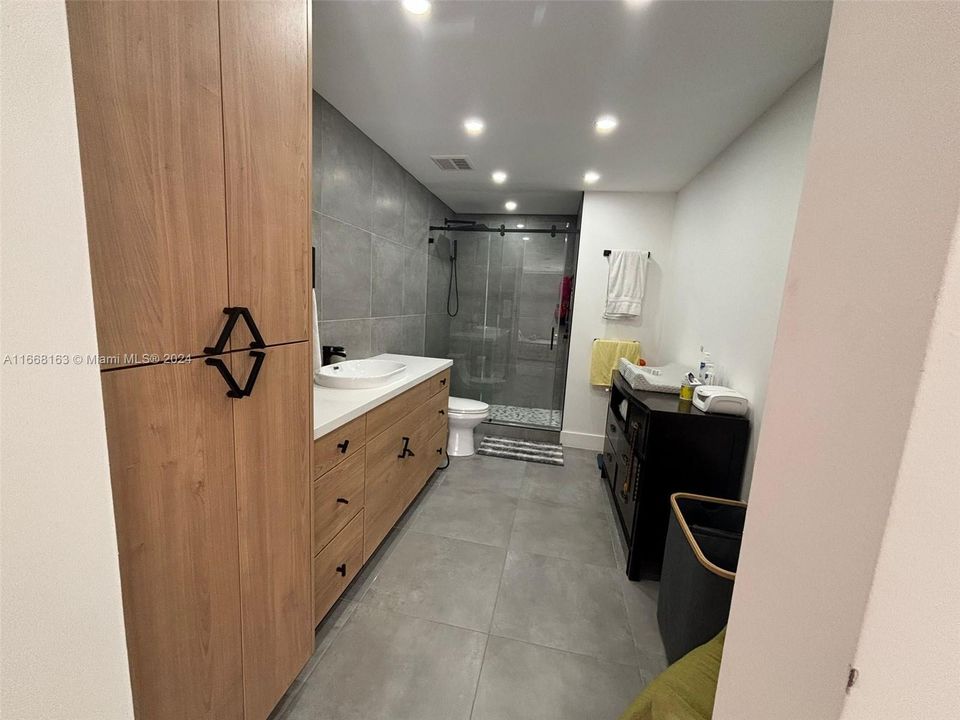 En Venta: $450,000 (2 camas, 2 baños, 1350 Pies cuadrados)