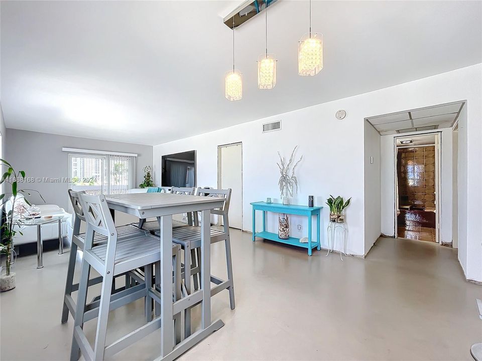 Recently Sold: $450,000 (2 beds, 2 baths, 1070 Square Feet)