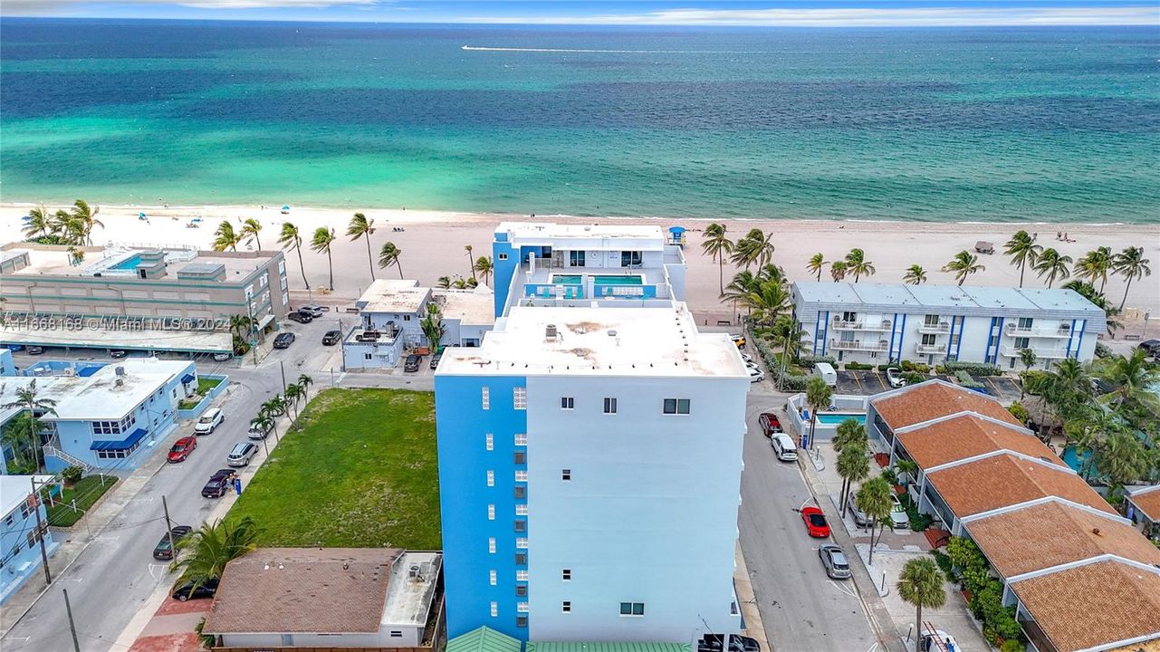 Recently Sold: $450,000 (2 beds, 2 baths, 1070 Square Feet)