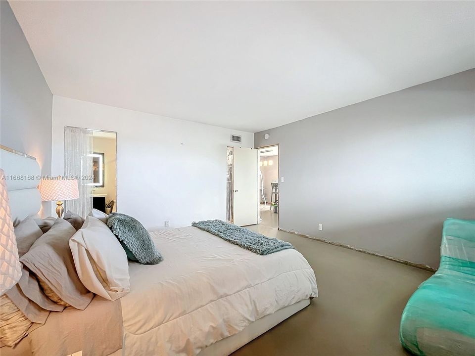 Recently Sold: $450,000 (2 beds, 2 baths, 1070 Square Feet)