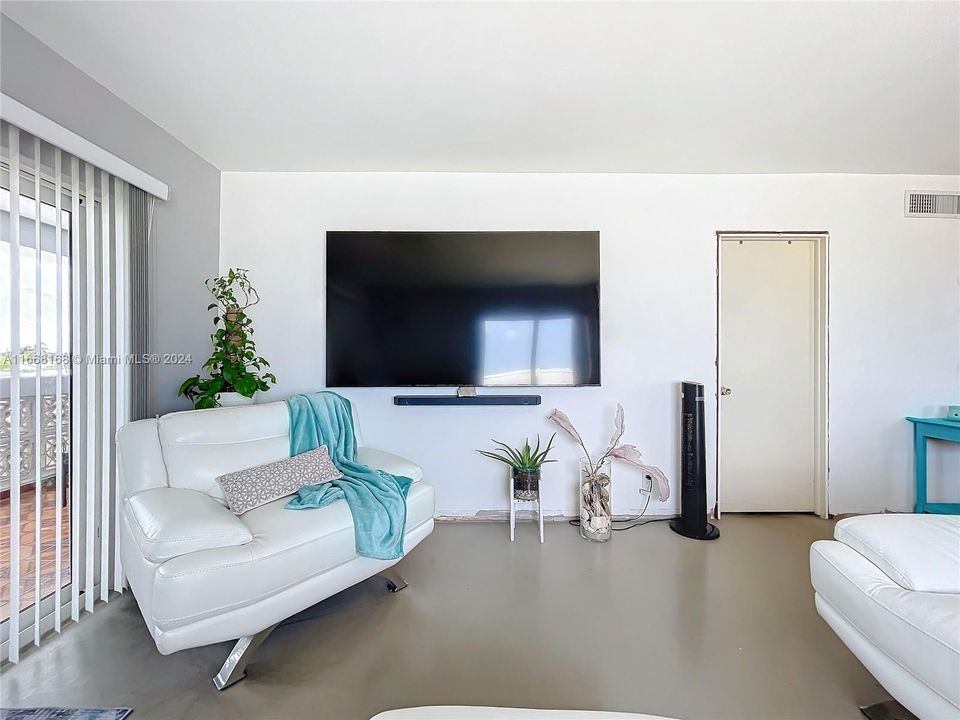 Recently Sold: $450,000 (2 beds, 2 baths, 1070 Square Feet)