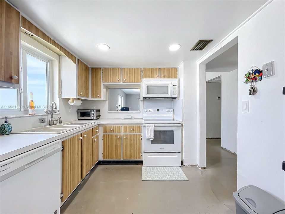 Recently Sold: $450,000 (2 beds, 2 baths, 1070 Square Feet)