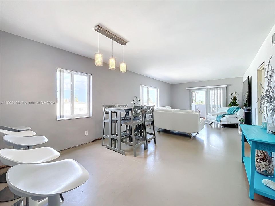 Recently Sold: $450,000 (2 beds, 2 baths, 1070 Square Feet)
