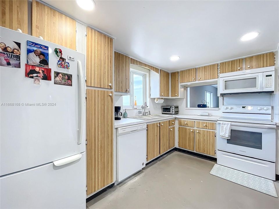 Recently Sold: $450,000 (2 beds, 2 baths, 1070 Square Feet)