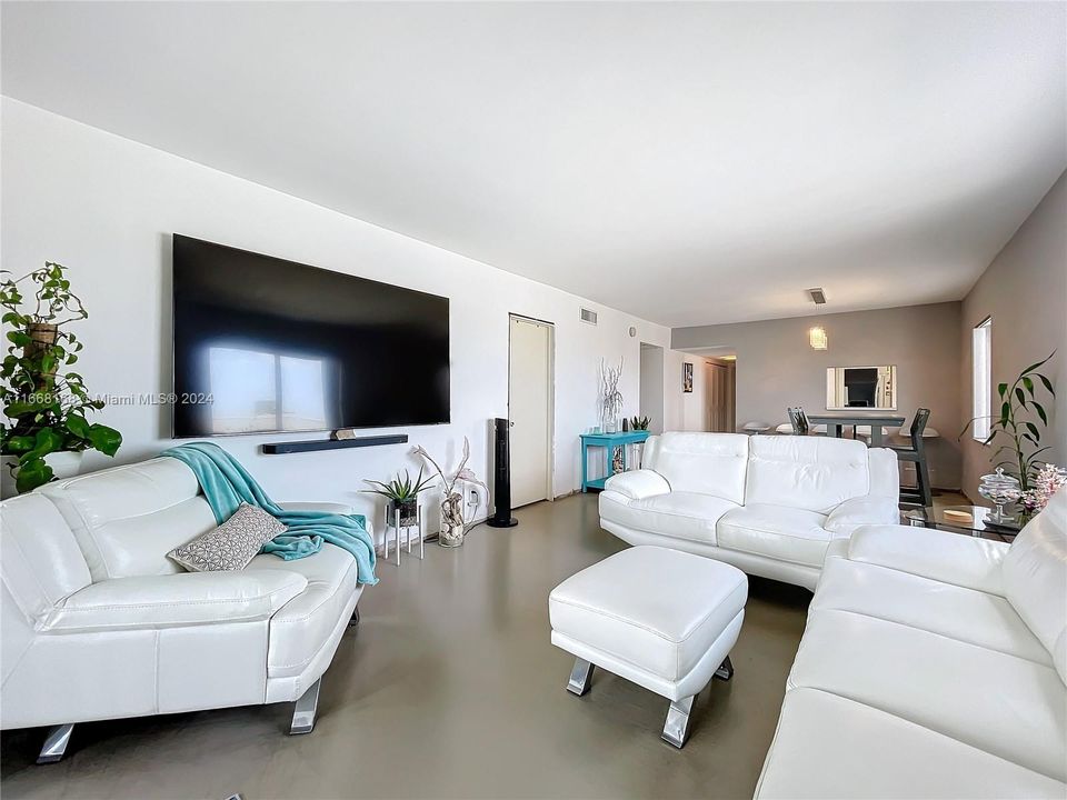 Recently Sold: $450,000 (2 beds, 2 baths, 1070 Square Feet)