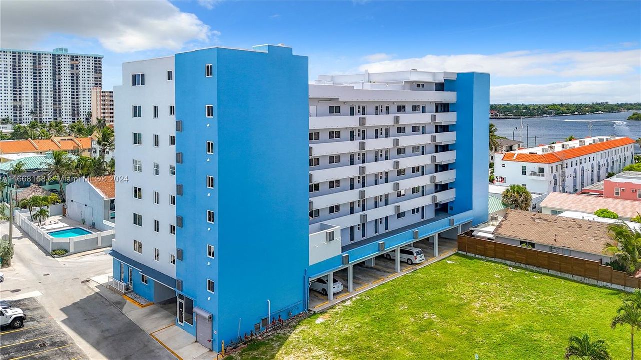 Recently Sold: $450,000 (2 beds, 2 baths, 1070 Square Feet)