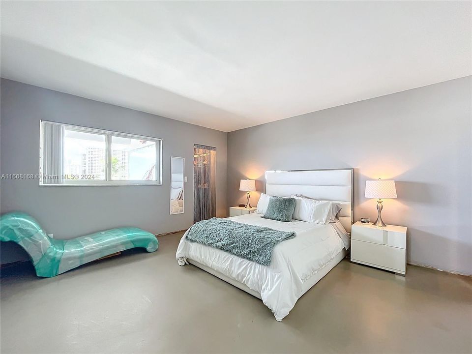 Recently Sold: $450,000 (2 beds, 2 baths, 1070 Square Feet)