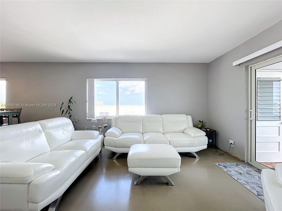 Recently Sold: $450,000 (2 beds, 2 baths, 1070 Square Feet)