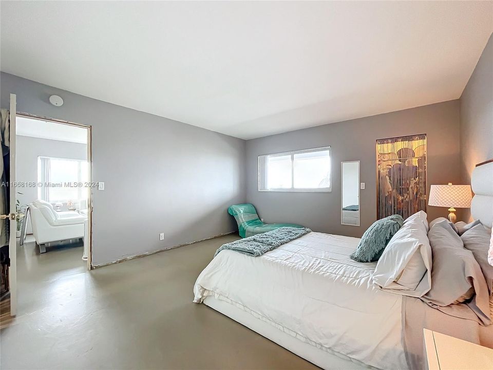 Recently Sold: $450,000 (2 beds, 2 baths, 1070 Square Feet)