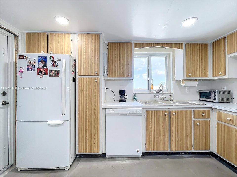 Recently Sold: $450,000 (2 beds, 2 baths, 1070 Square Feet)