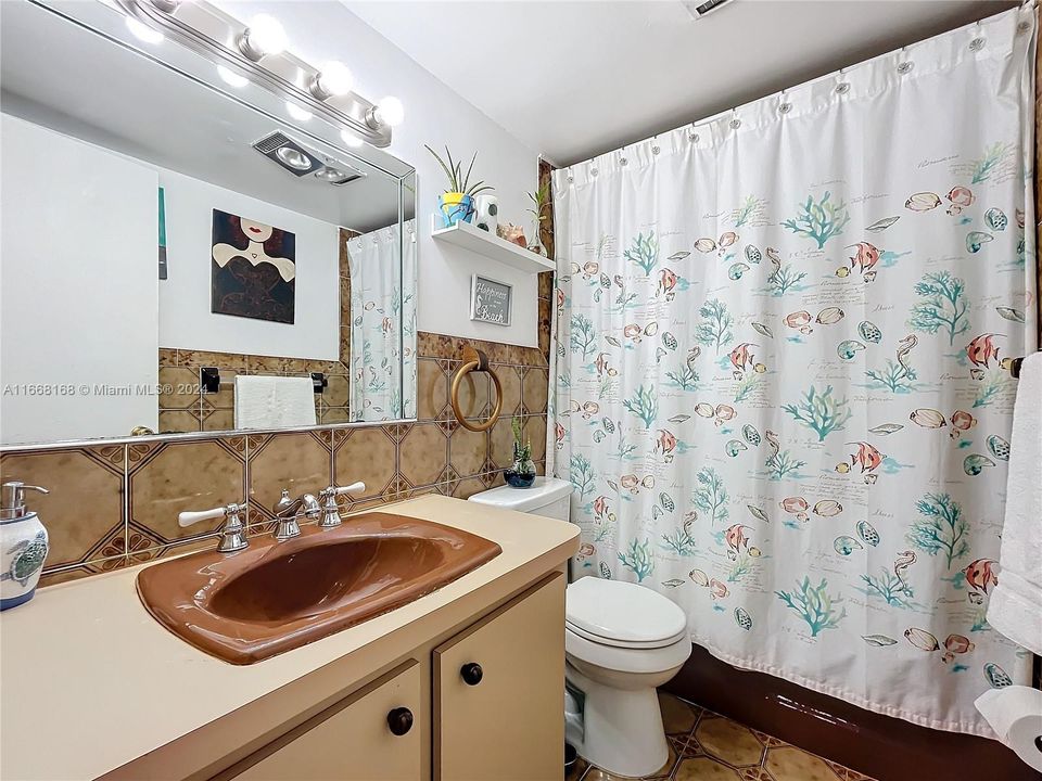 Recently Sold: $450,000 (2 beds, 2 baths, 1070 Square Feet)