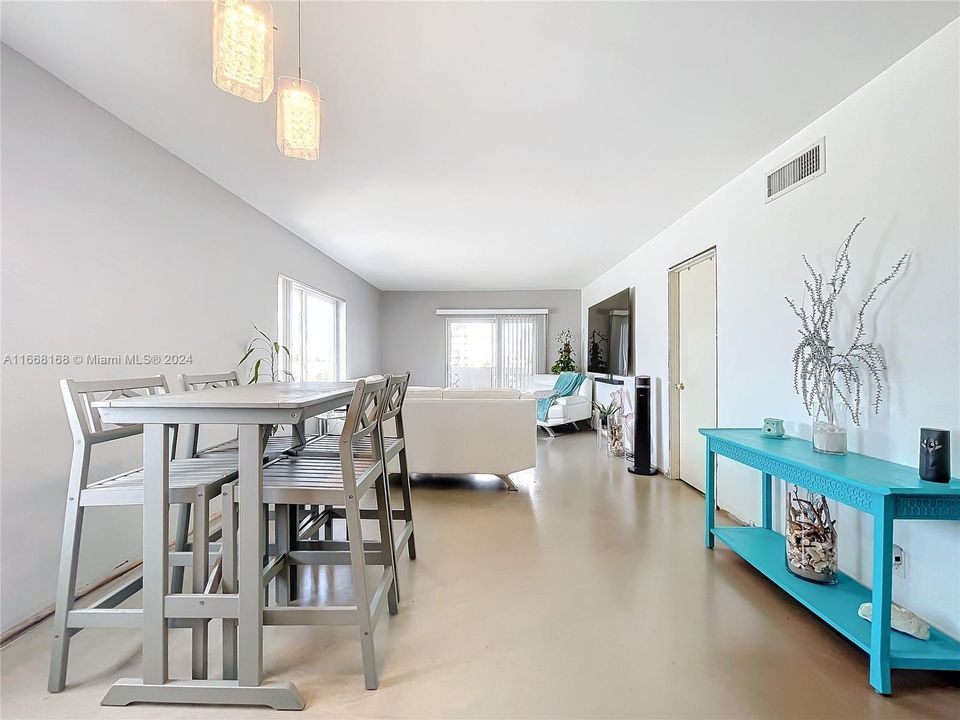 Recently Sold: $450,000 (2 beds, 2 baths, 1070 Square Feet)