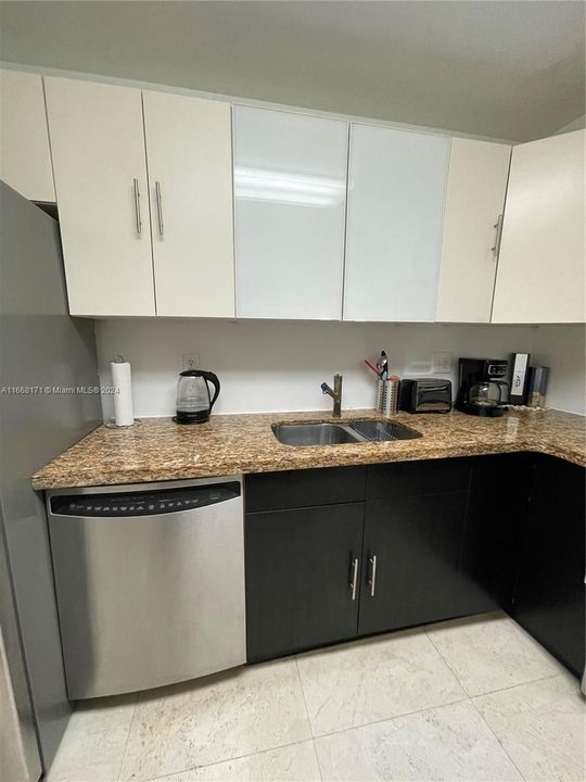 For Sale: $449,000 (2 beds, 2 baths, 1232 Square Feet)