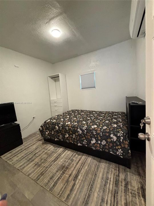 For Rent: $1,300 (1 beds, 1 baths, 1585 Square Feet)