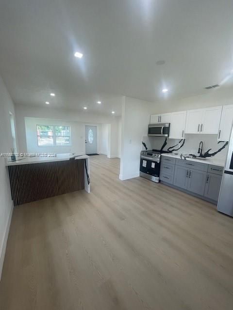 For Sale: $479,900 (2 beds, 2 baths, 960 Square Feet)