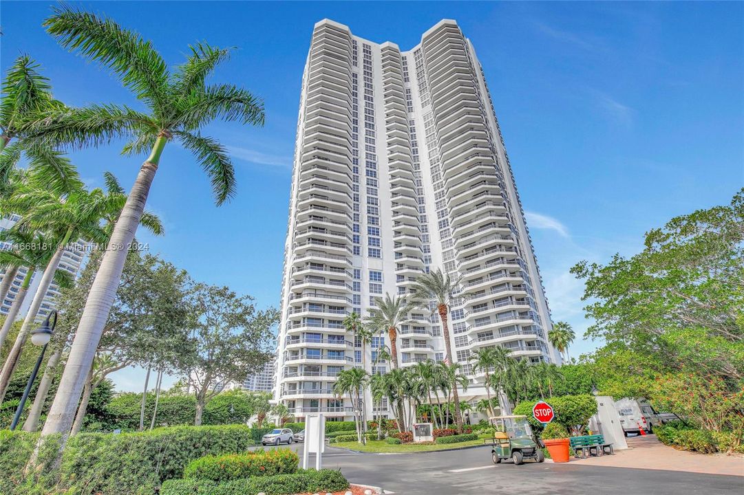 For Sale: $424,900 (2 beds, 2 baths, 1353 Square Feet)