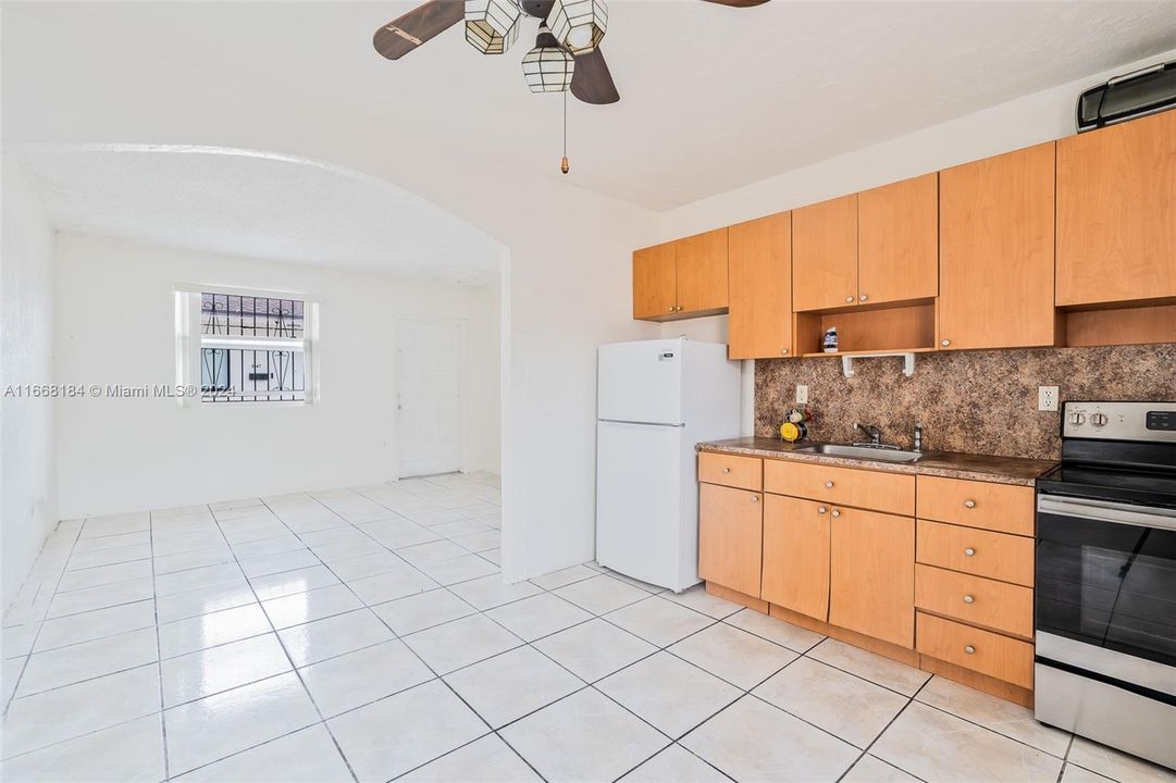 For Sale: $315,000 (2 beds, 1 baths, 763 Square Feet)