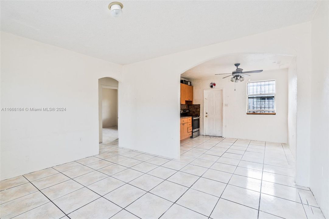 For Sale: $315,000 (2 beds, 1 baths, 763 Square Feet)