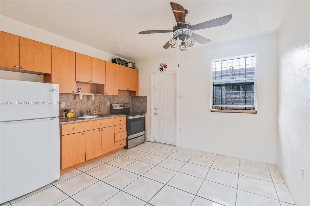 For Sale: $315,000 (2 beds, 1 baths, 763 Square Feet)