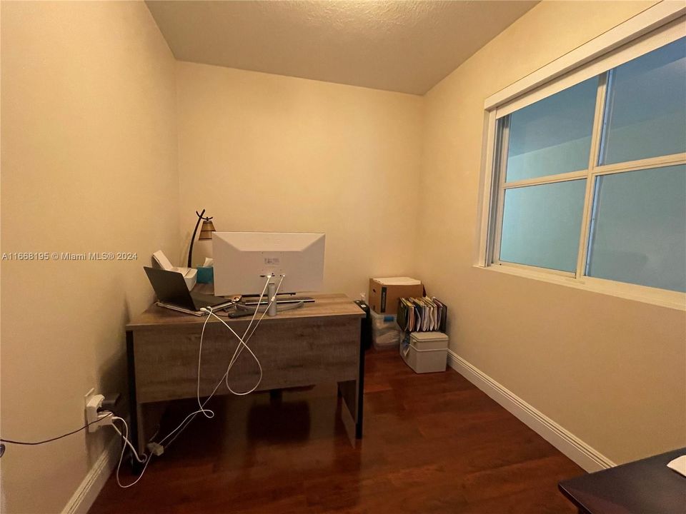 For Sale: $415,000 (1 beds, 2 baths, 1041 Square Feet)