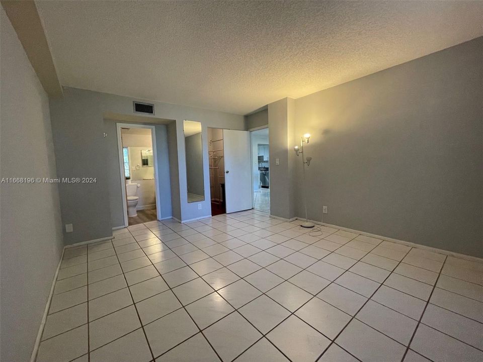 For Sale: $135,000 (2 beds, 2 baths, 960 Square Feet)