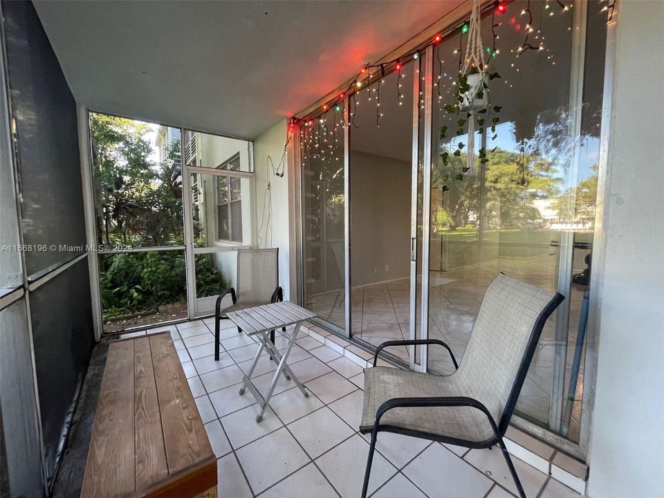 For Sale: $135,000 (2 beds, 2 baths, 960 Square Feet)