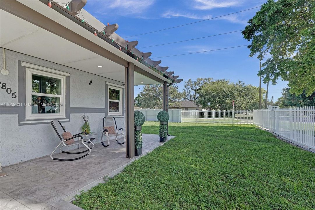 For Sale: $400,000 (3 beds, 1 baths, 820 Square Feet)