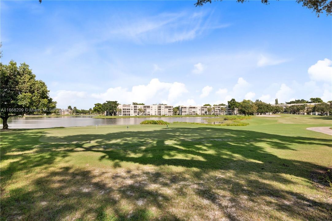 Pine Island Ridge Country Club Community Amenity