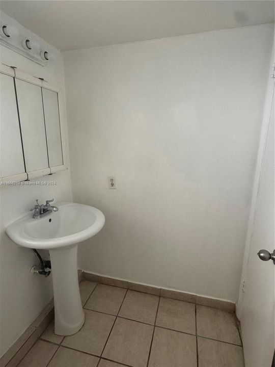 For Rent: $1,500 (1 beds, 1 baths, 640 Square Feet)