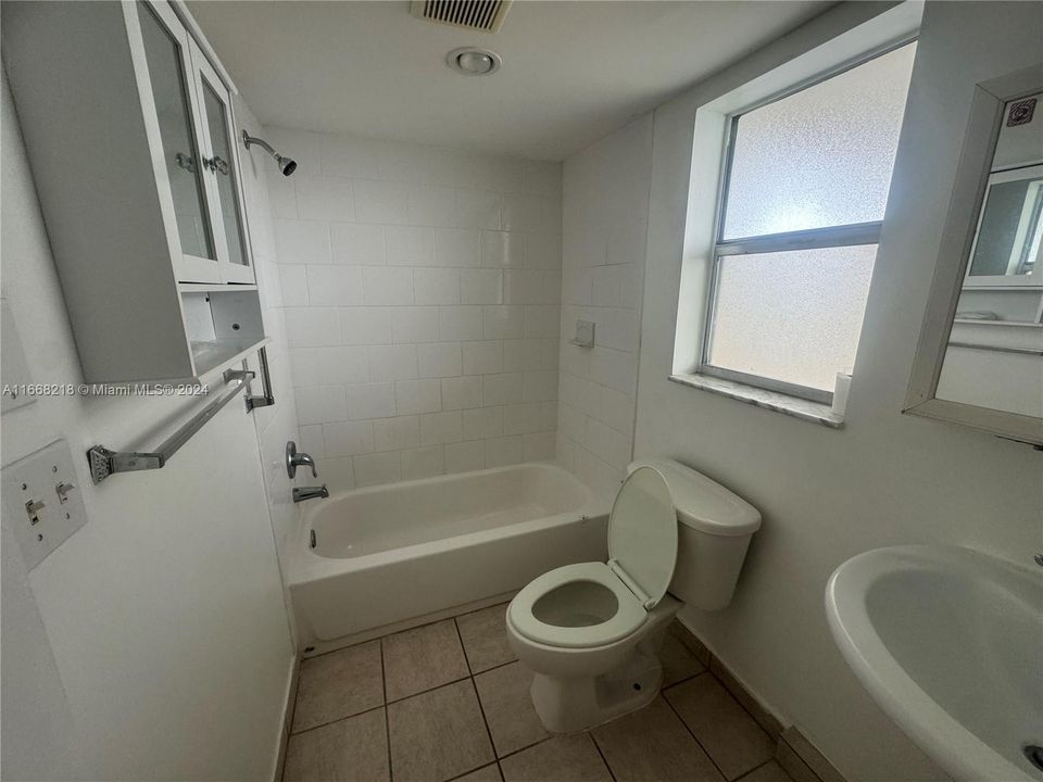 For Rent: $1,500 (1 beds, 1 baths, 640 Square Feet)