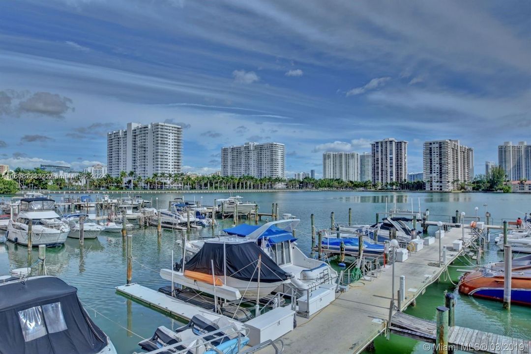 For Sale: $599,000 (3 beds, 3 baths, 1830 Square Feet)