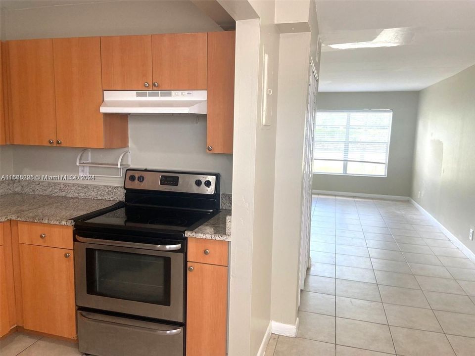 For Sale: $210,000 (2 beds, 1 baths, 938 Square Feet)