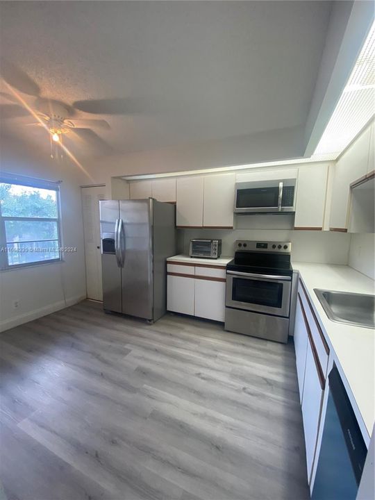 For Sale: $219,500 (2 beds, 2 baths, 1192 Square Feet)