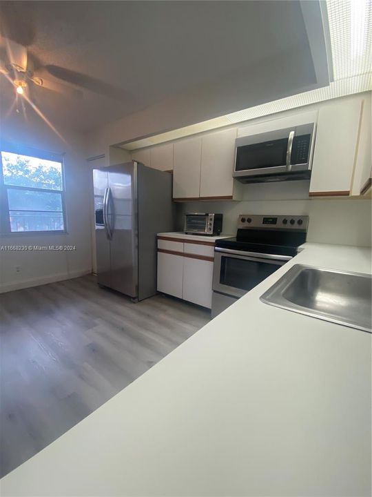 For Sale: $219,500 (2 beds, 2 baths, 1192 Square Feet)