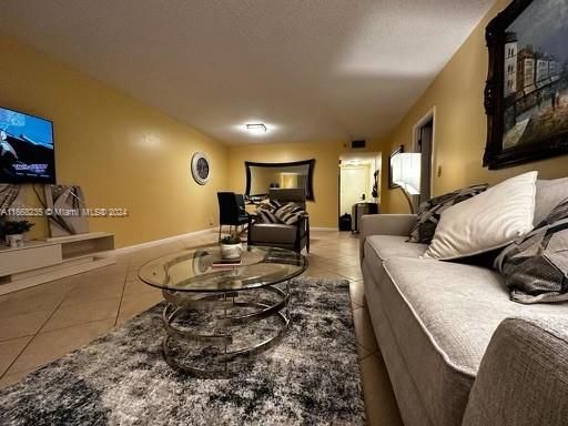 For Sale: $349,000 (1 beds, 1 baths, 900 Square Feet)