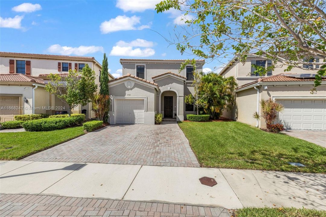 For Sale: $739,000 (3 beds, 2 baths, 1965 Square Feet)