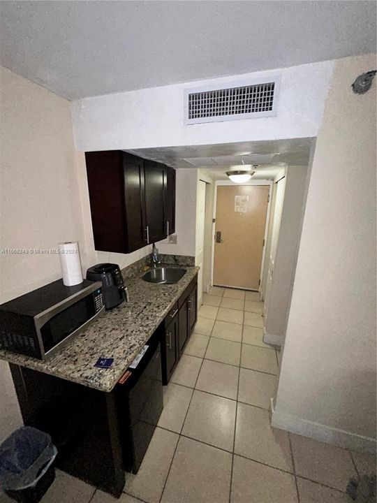 For Rent: $2,100 (1 beds, 1 baths, 360 Square Feet)