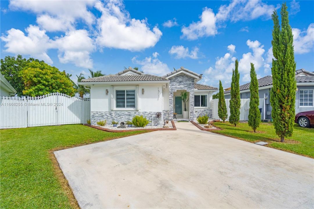 For Sale: $699,000 (3 beds, 2 baths, 1146 Square Feet)